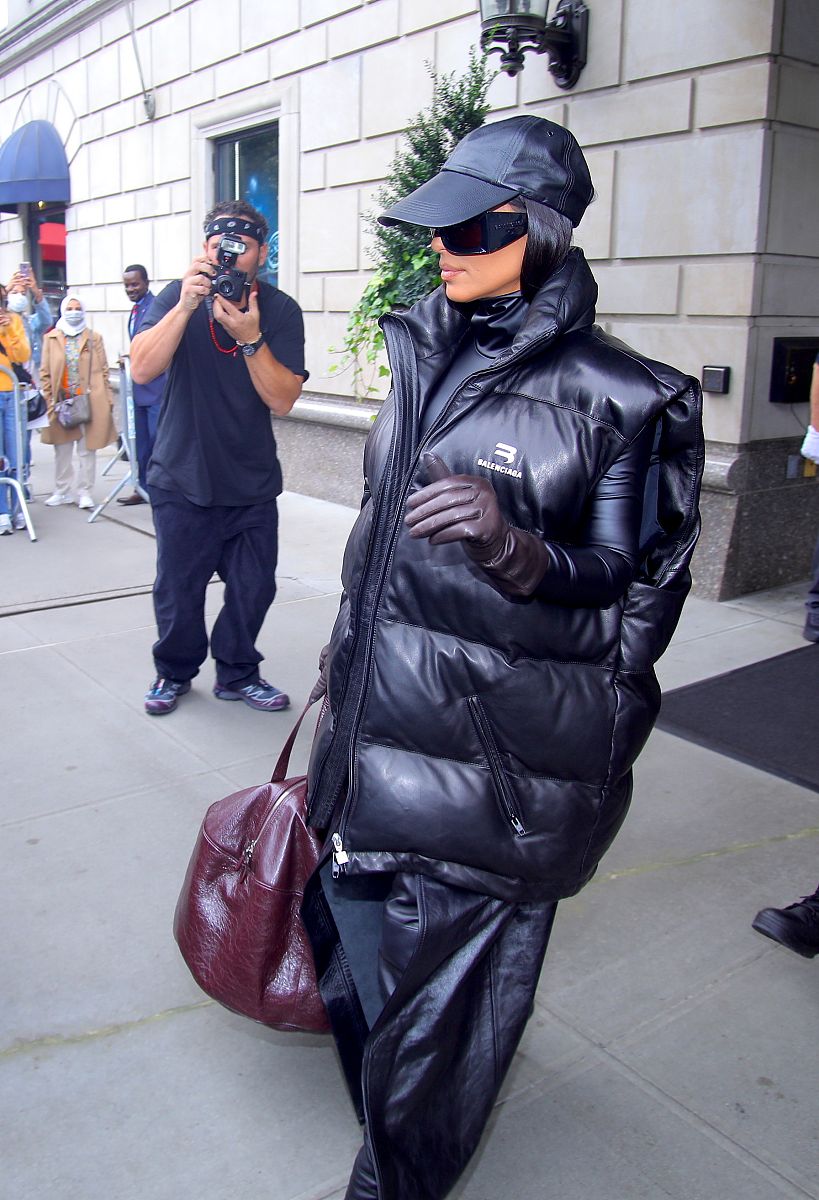 <strong>k</strong>im kardashian spotted filming new hulu show with her tv crew