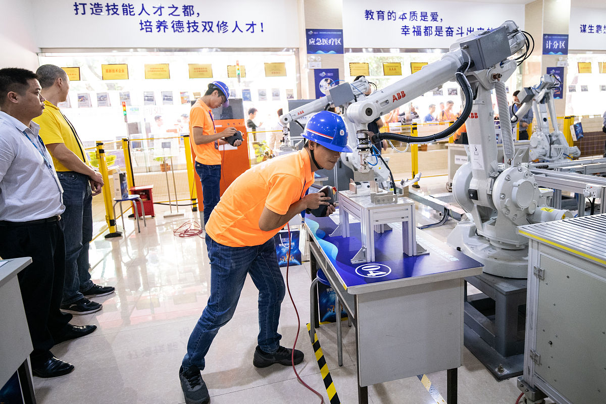 黔西南高中生升读中专：选择方向，成就未来