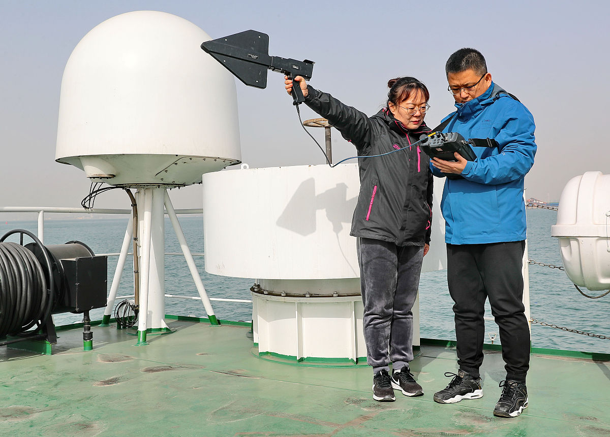 基于轨道角动量复用的快速自动对准水下无线光通信