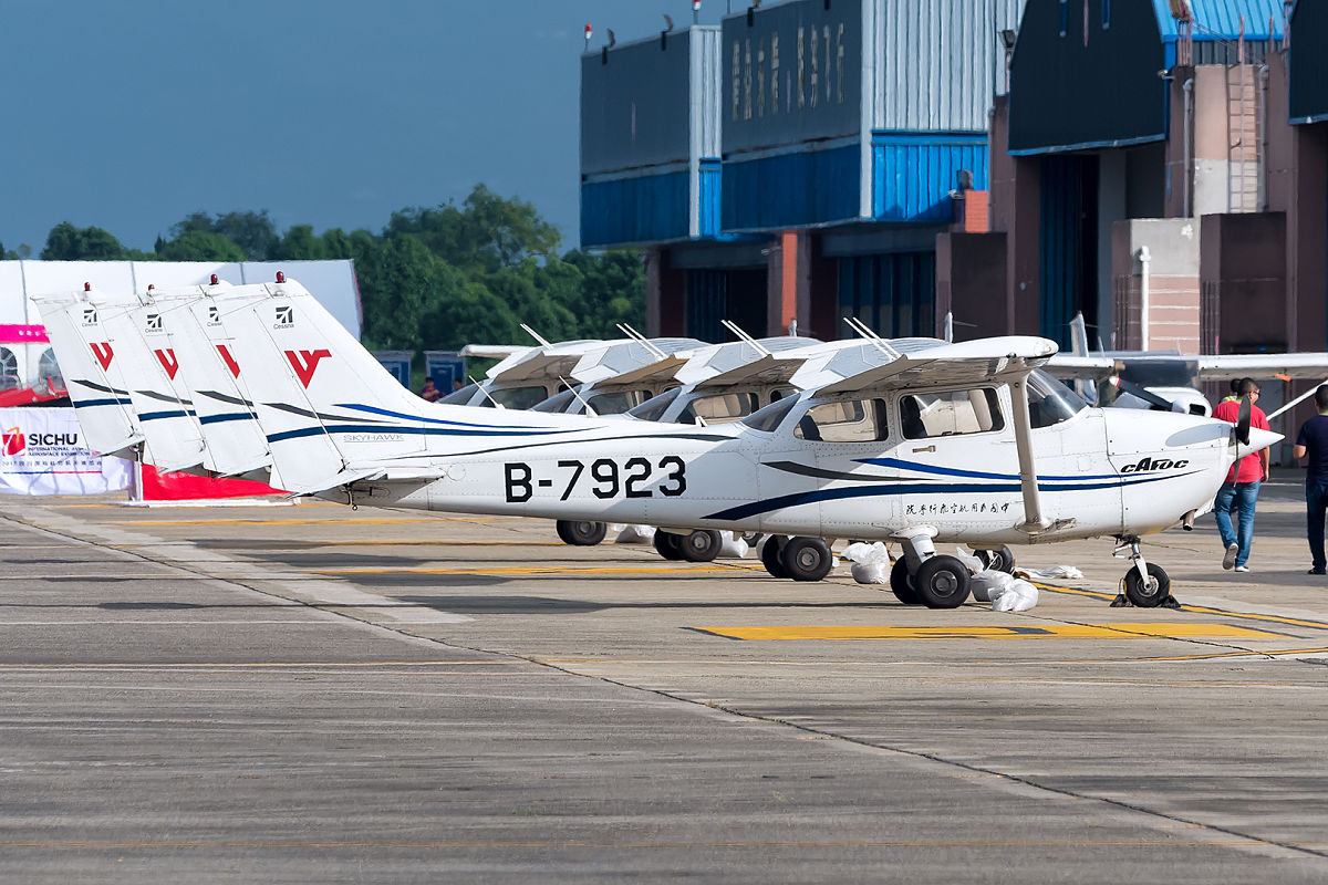 成都航空学校航空定向委培课程：培养航空航天人才的理想选择
