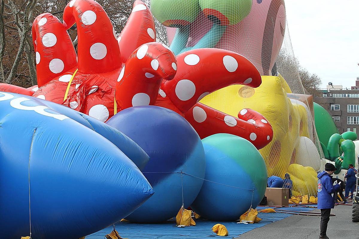 who lives in a pianapple under the sea