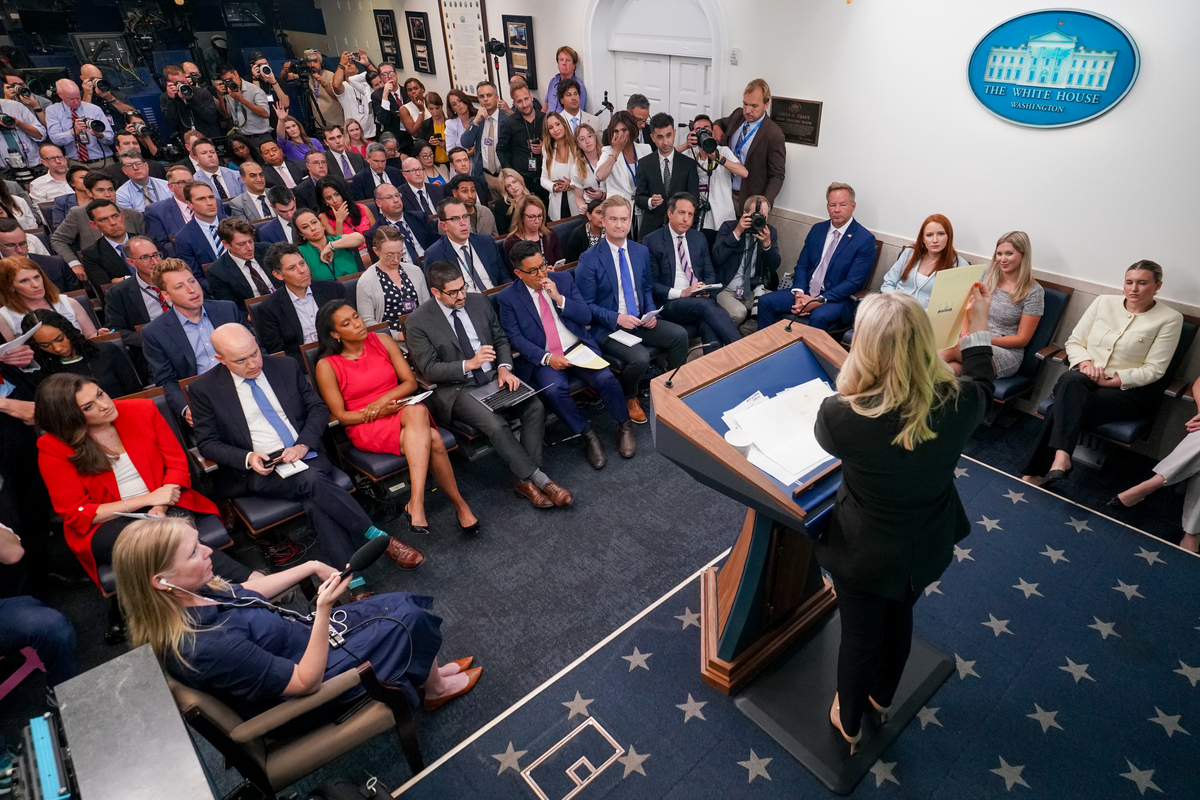 Oval Office Warning: 'Barada! Look Out!'