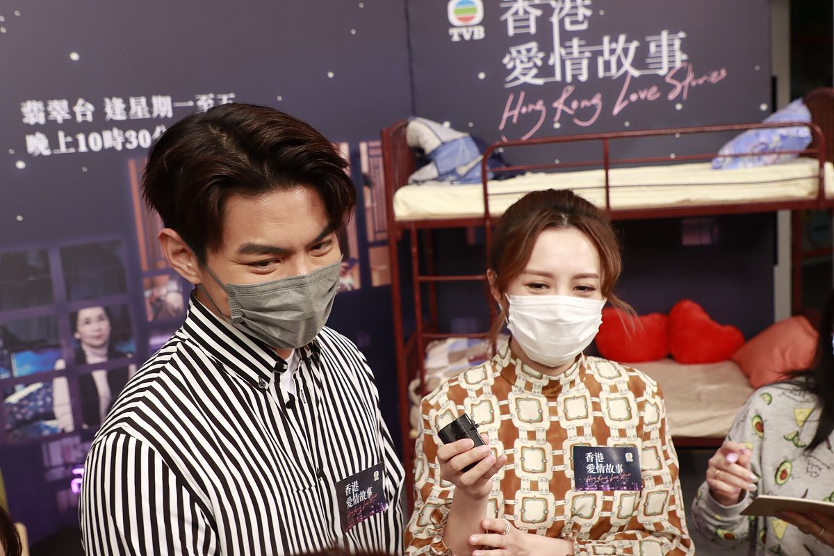 2020年12月9日,香港,明星出席《香港爱情故事》发布会.