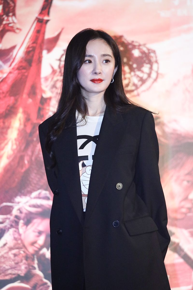 2021年2月25日,上海,杨幂现身《刺杀小说家》路演.杨幂