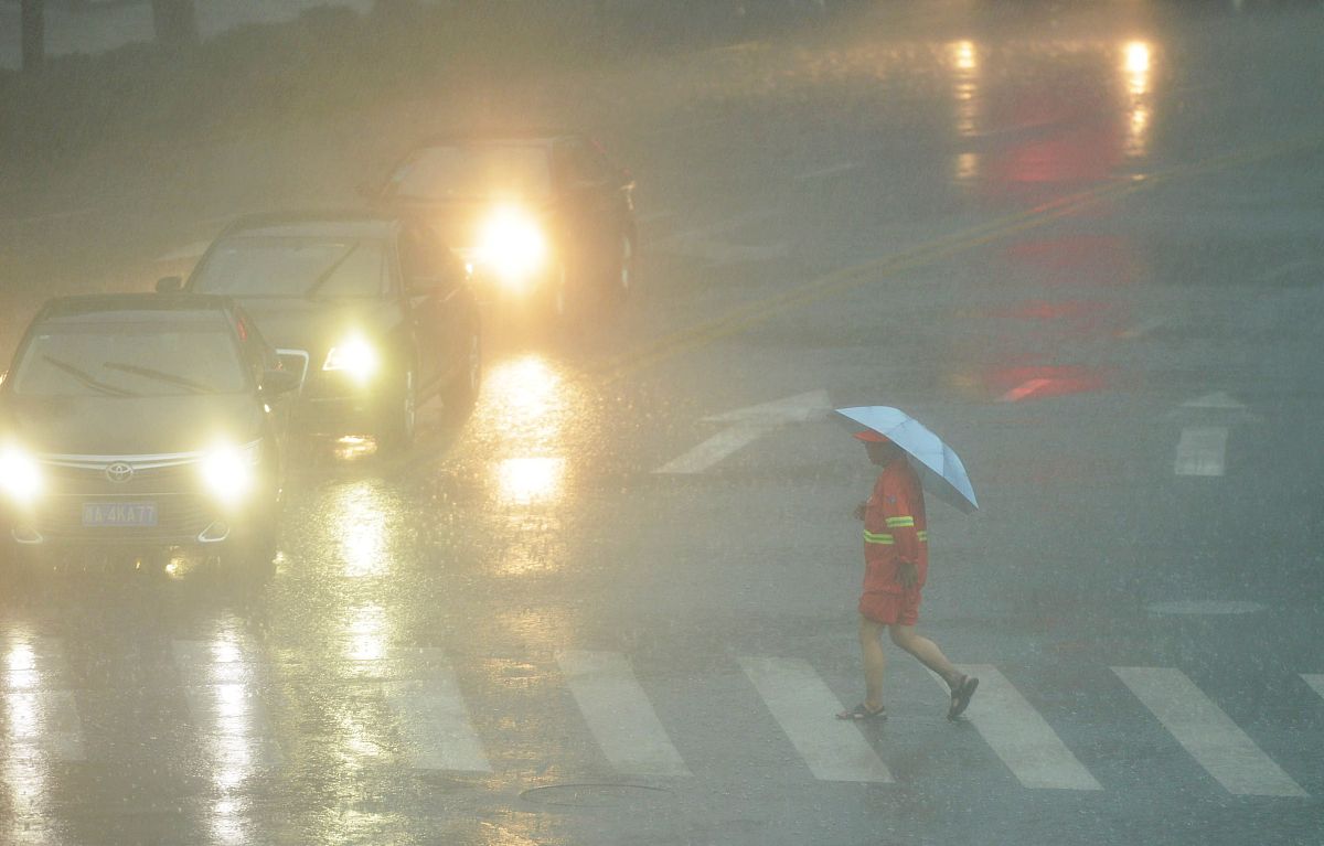 浙江天气：一半暴雨一半高温，还有更大反扑？网友：真是任性！
