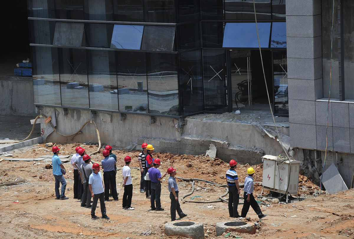 为论文M水电站地下工程施工监理难点及对策写一篇摘要和关键词不少于500字。