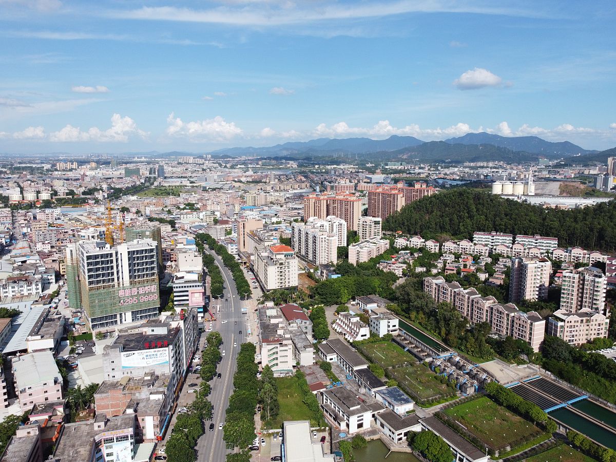 2020年7月5日,广东省东莞市常平镇,航拍景象,道路,建筑物.