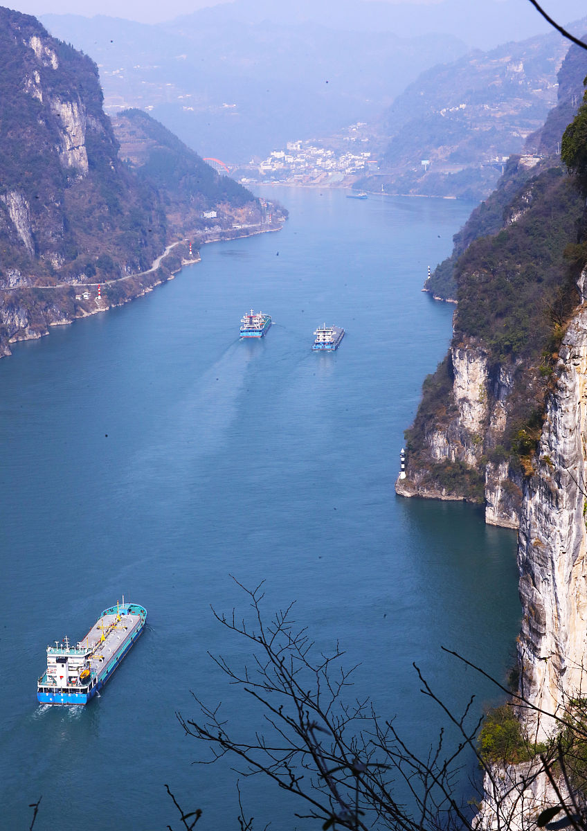 长江航道概况：航运繁荣，旅游发展