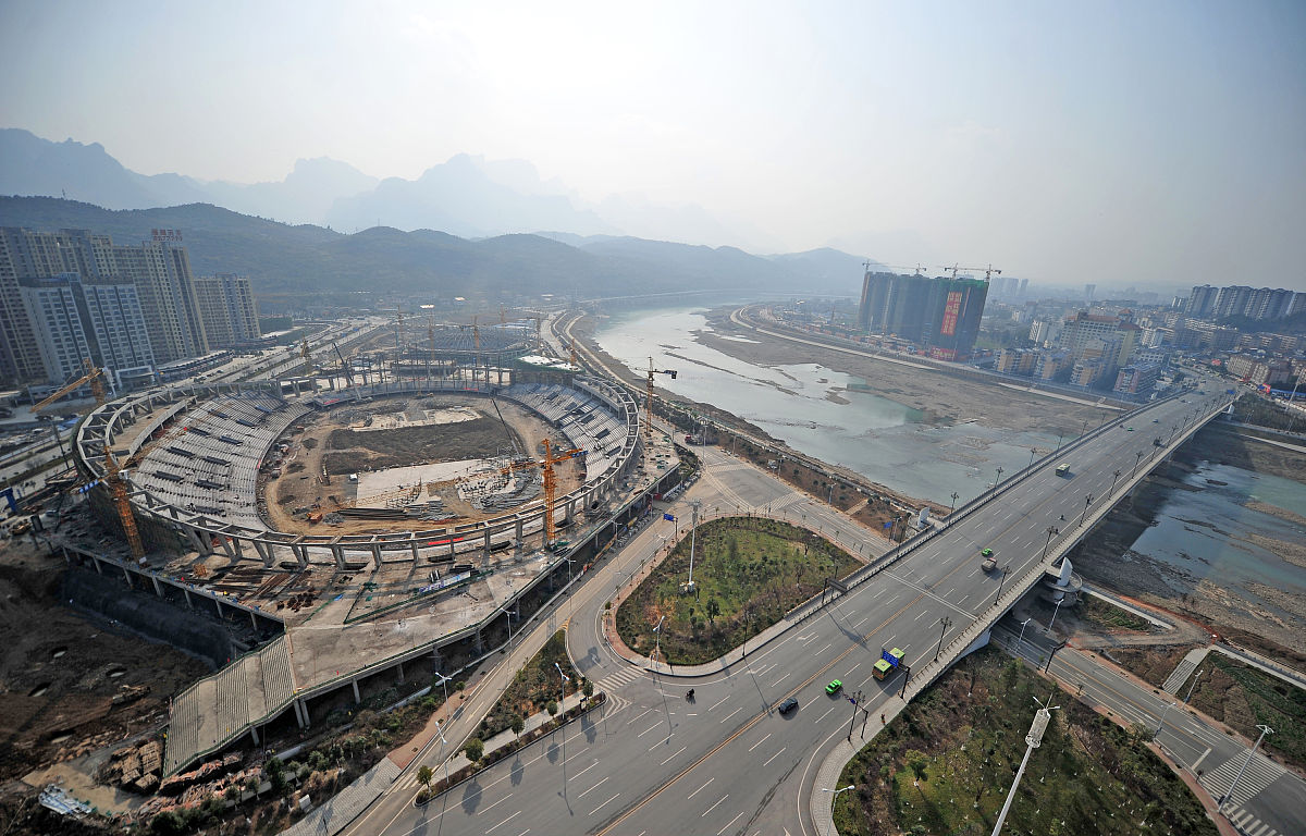 请帮我写一份详细的分各个小项目的公式化体育娱乐综合体场地可行性考察调研考察的表单