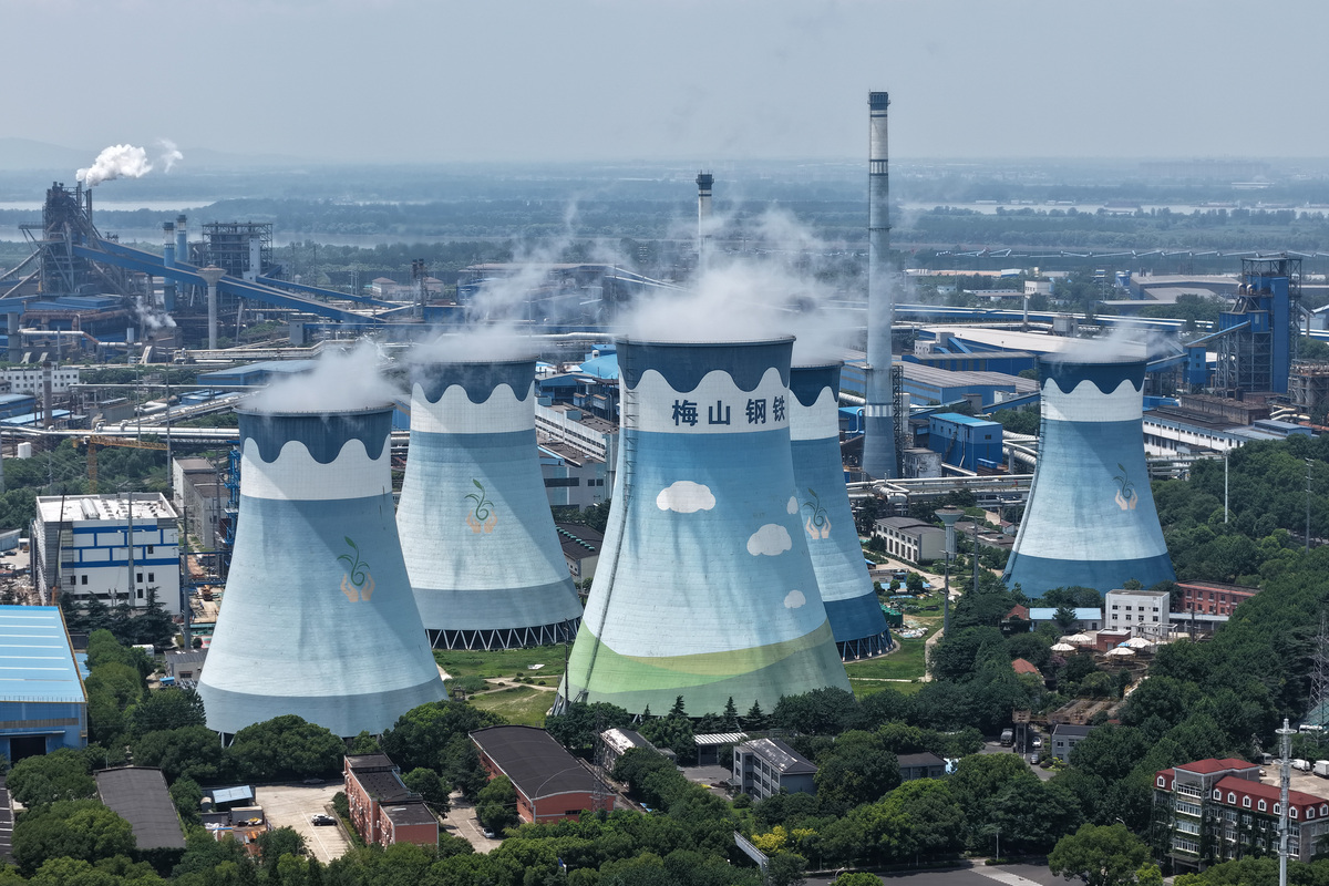 作一首关于建设电子特气厂完毕的四句诗