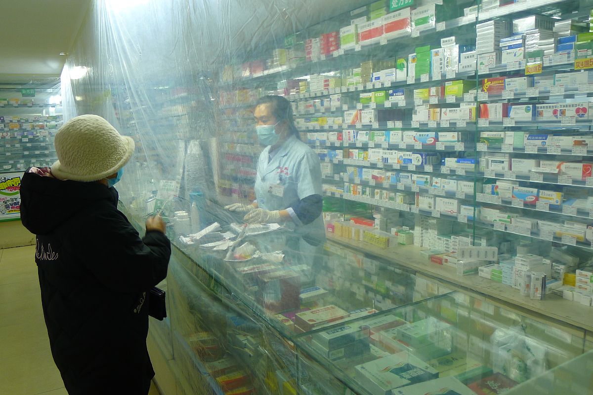 从理论、现实两个角度来分别阐述对黑龙江省伊春市药品市场营销策略探讨的意义400字