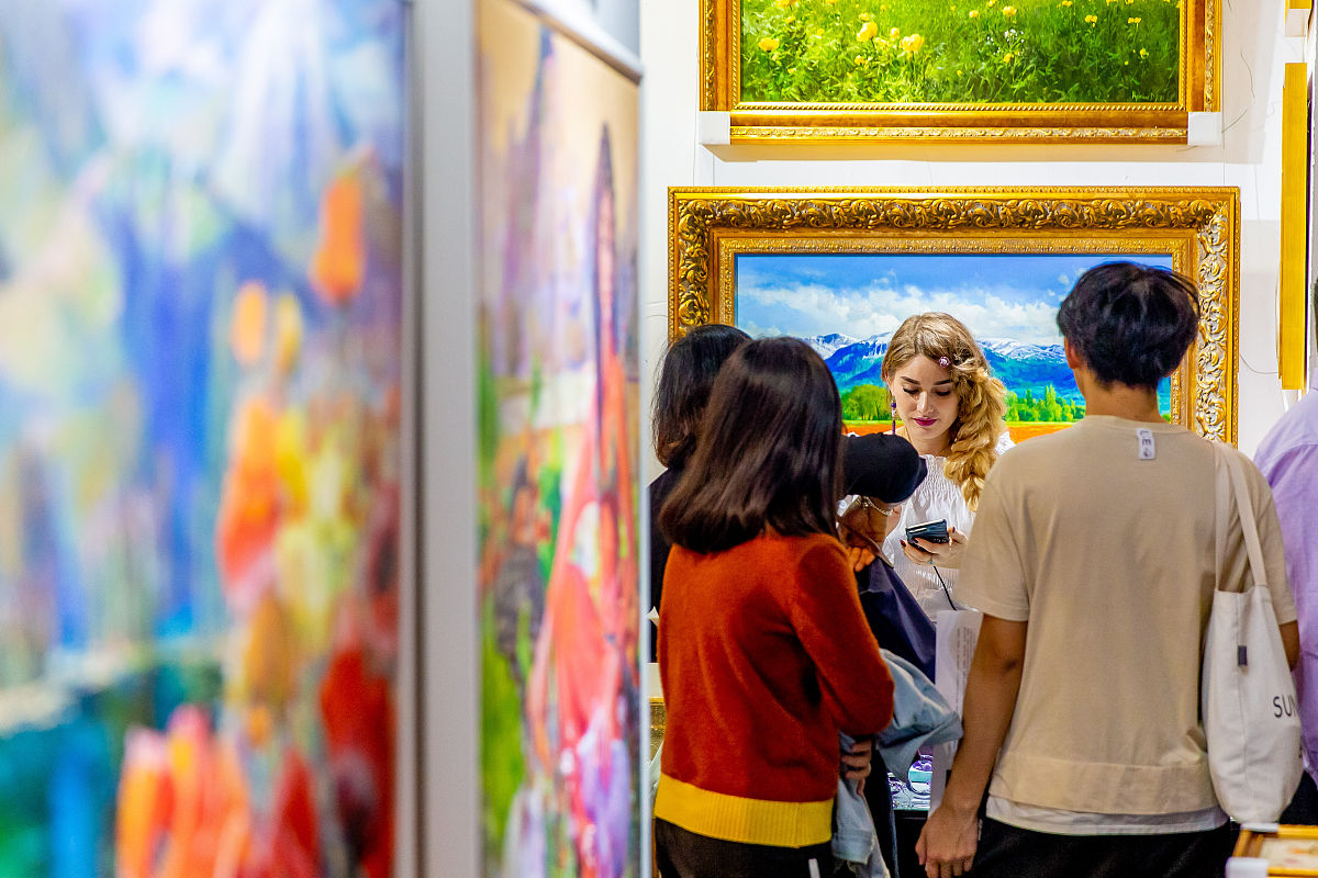 Woman's Painting Too Big for Art Show - What to Do?