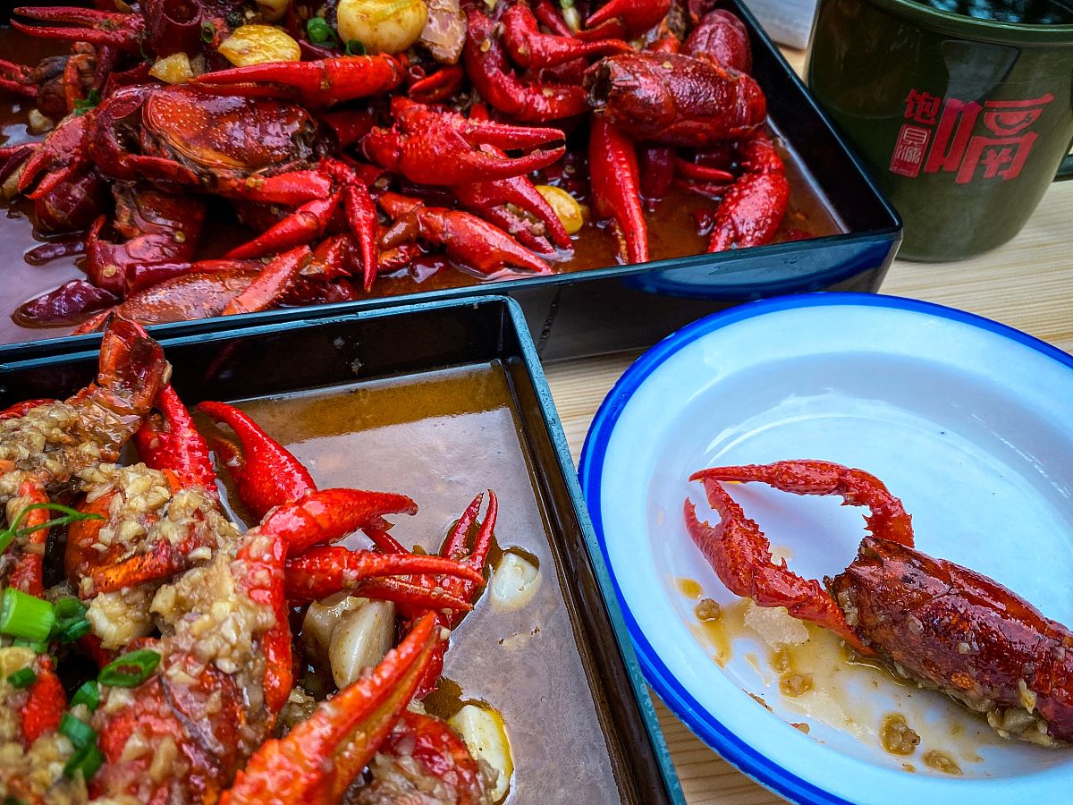 小龙虾：鲜美美味，营养丰富，好评如潮！