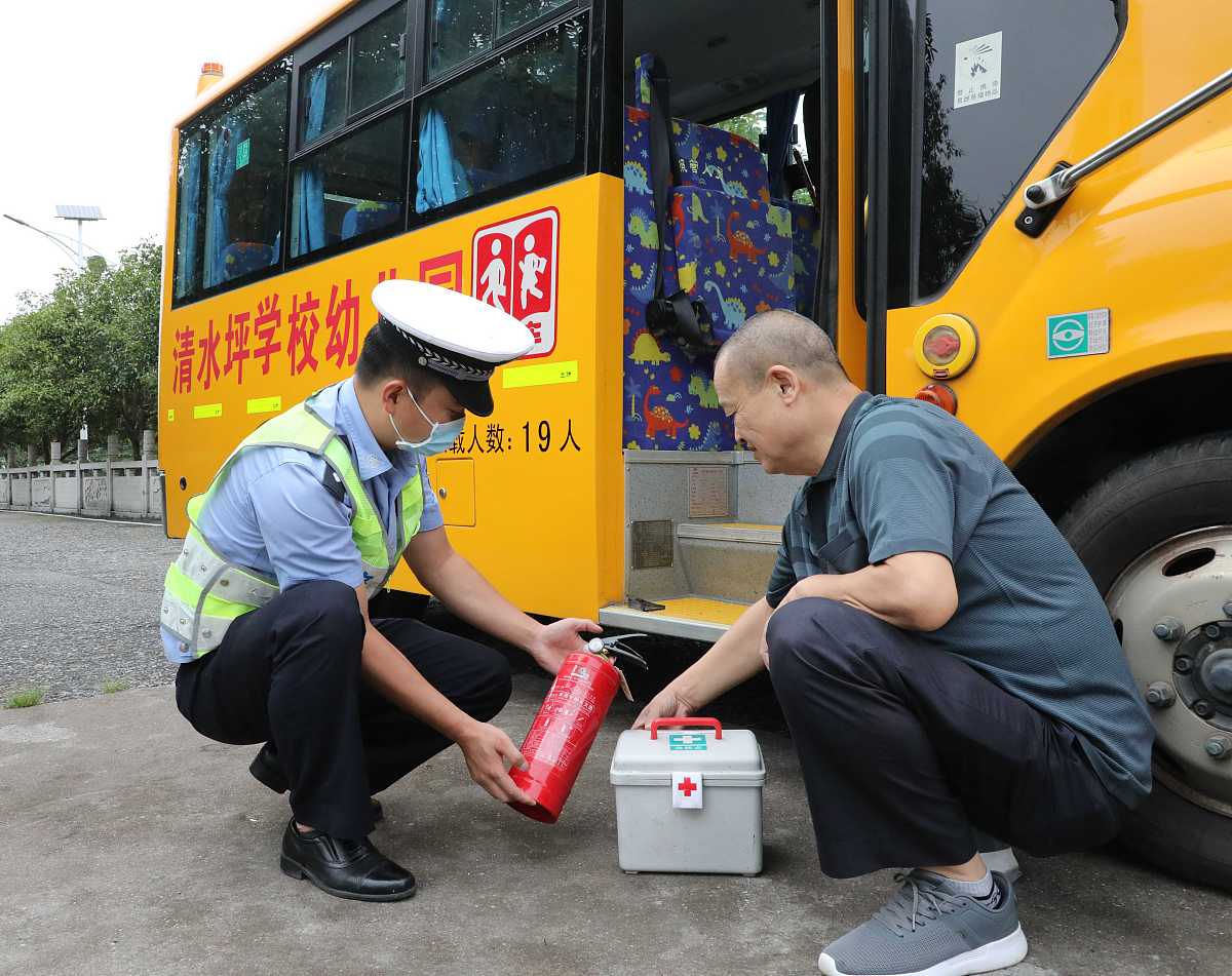 成都铁路学校分享成都客车车辆段防故能手为客车安全打标立样