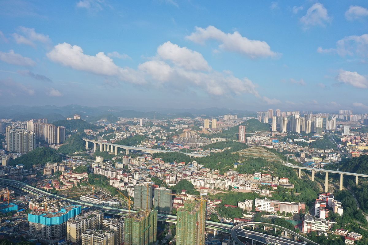 2019年6月13日,贵阳,老城与新城观山湖区交界地块.