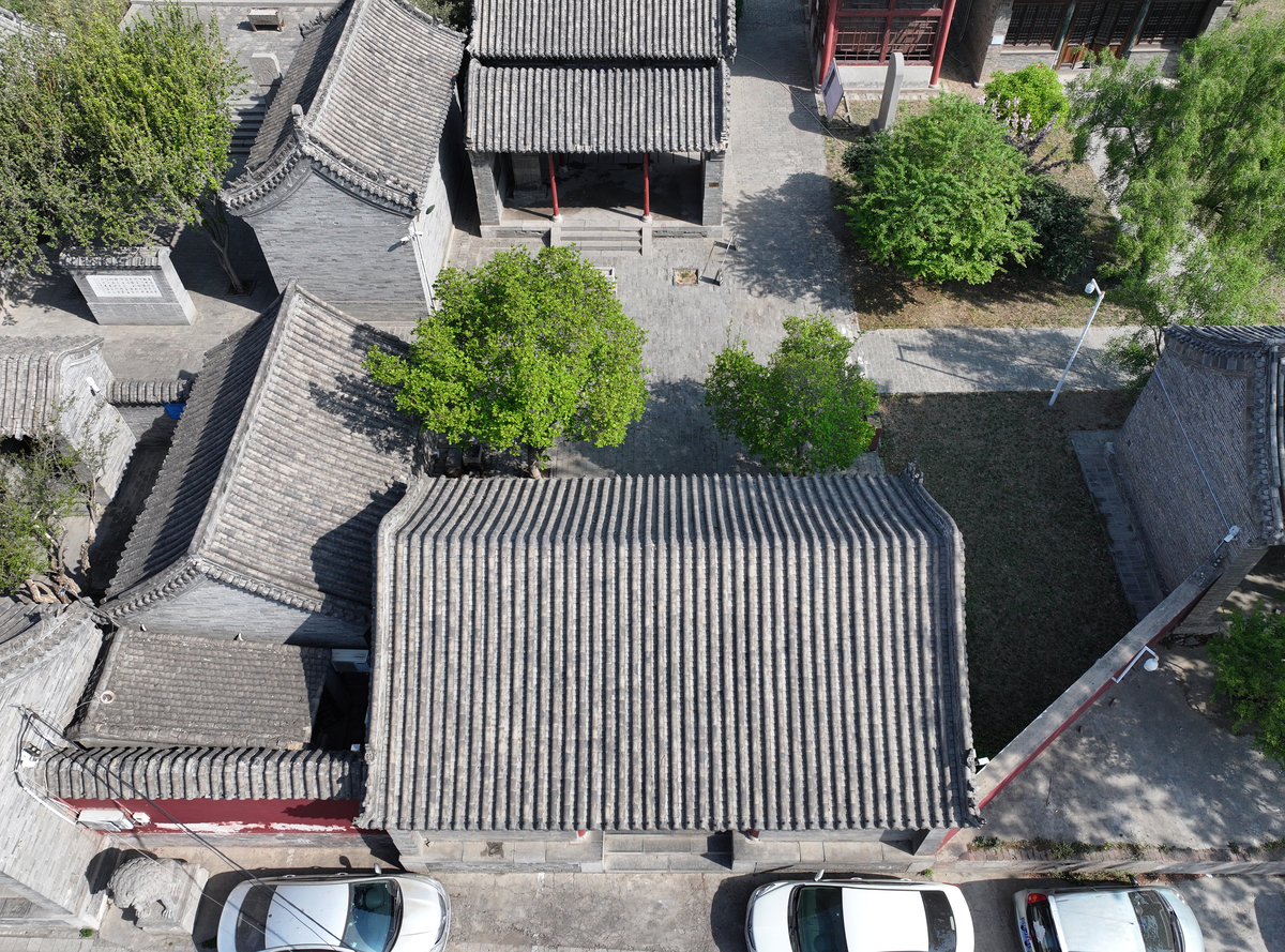 什么叫四出屋的意思 用250字帮我描述