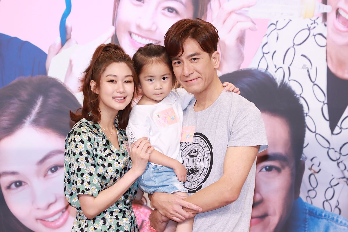 需要一家三口带宝宝自驾游的开场白 男主出生于1989年的 女主出生于1990年的 宝宝出生于2021年用一年时间游玩中国 男主女主都关了自己经营了快20年的店铺