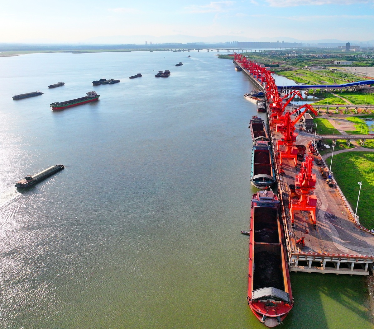 中国内河航运高质量发展之路：政策建议与未来趋势