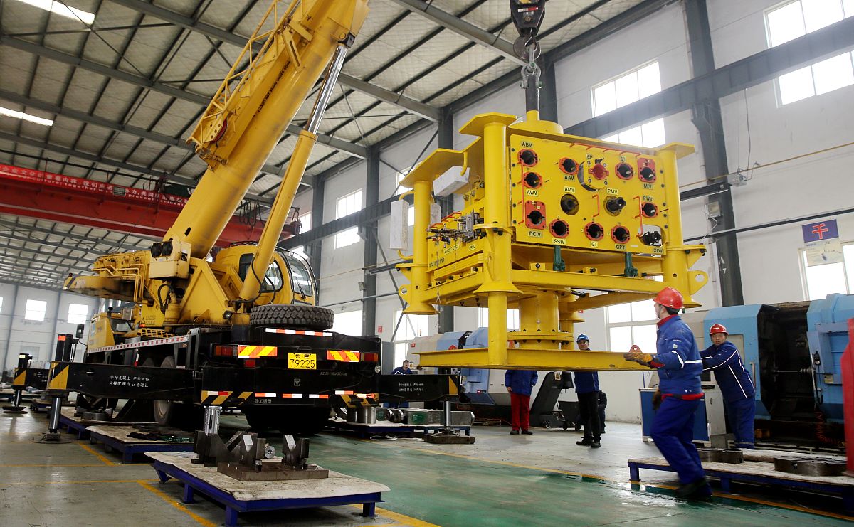 第六章为系统试验首先对系统的测试目标和方法进行了阐述并在此基础上对系统的主要性能进行了详细的分析并对其进行了实验研究。把上述文字换成意思一样的一段尽量不要重复。