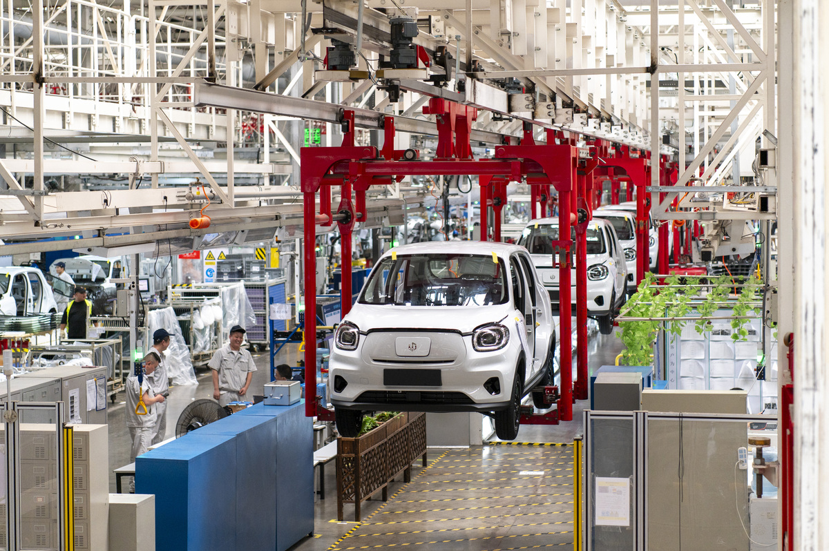 重庆应用技术职业学院新能源汽车技术专业介绍-未来汽车产业主流