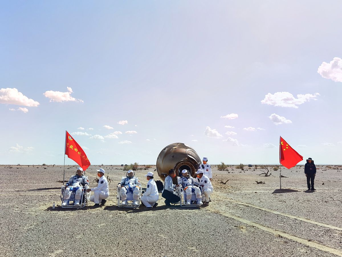 《星际拓荒》量子卫星登顶指南:坐标获取、降落舱建造与着陆步骤 《星际拓荒》量子卫星登顶指南:坐标获取、降落舱建造与着陆步骤