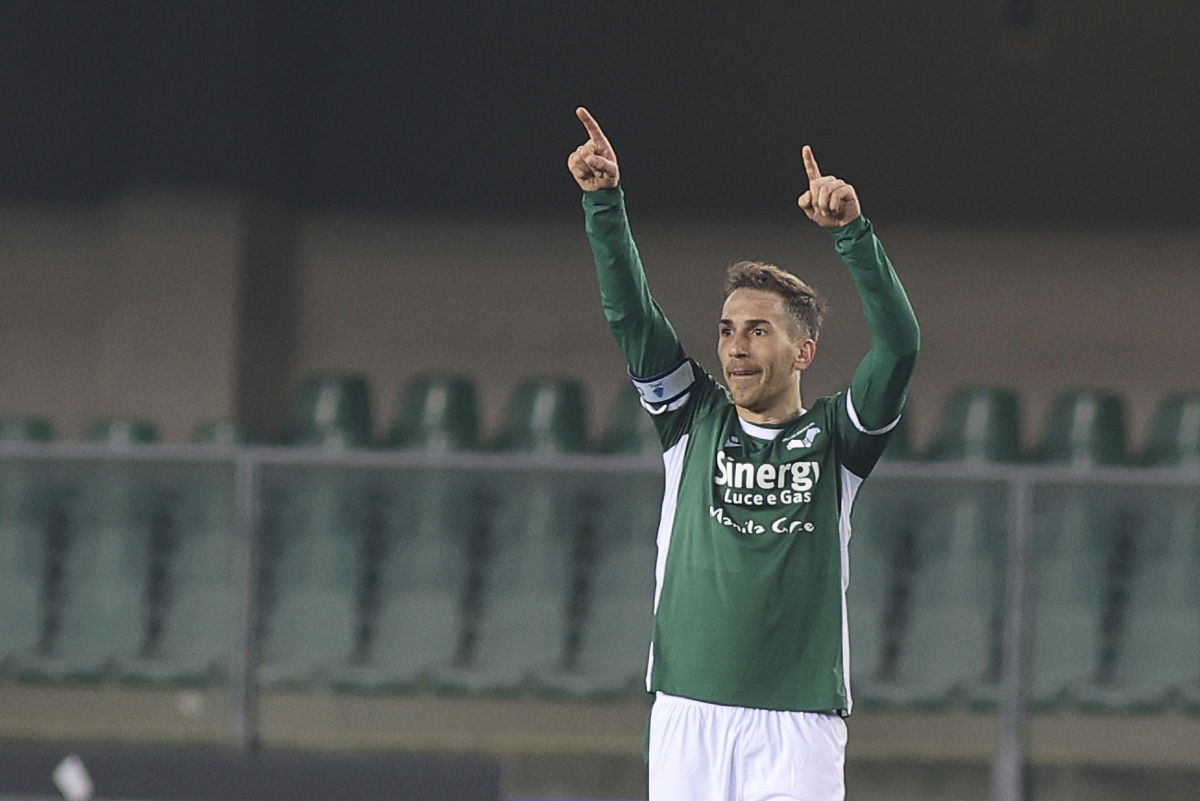 将以下内容翻译成流畅通顺的中文Broadly speaking visual resource inventory VRI is the documentation of the visual resources present in an area of interest At a basic level VRIs typically record major landforms water b