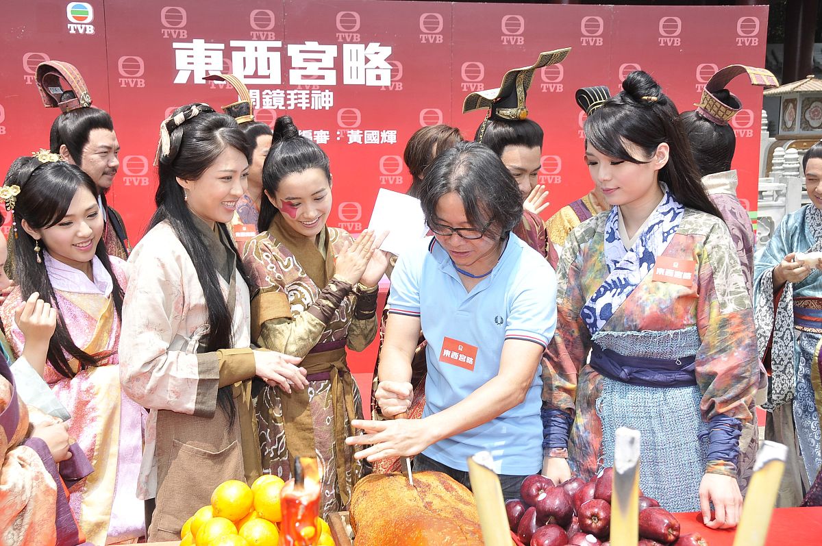 2011年9月5日,香港,新剧《东西宫略》开镜拜神仪式.    陈法拉,陈敏之