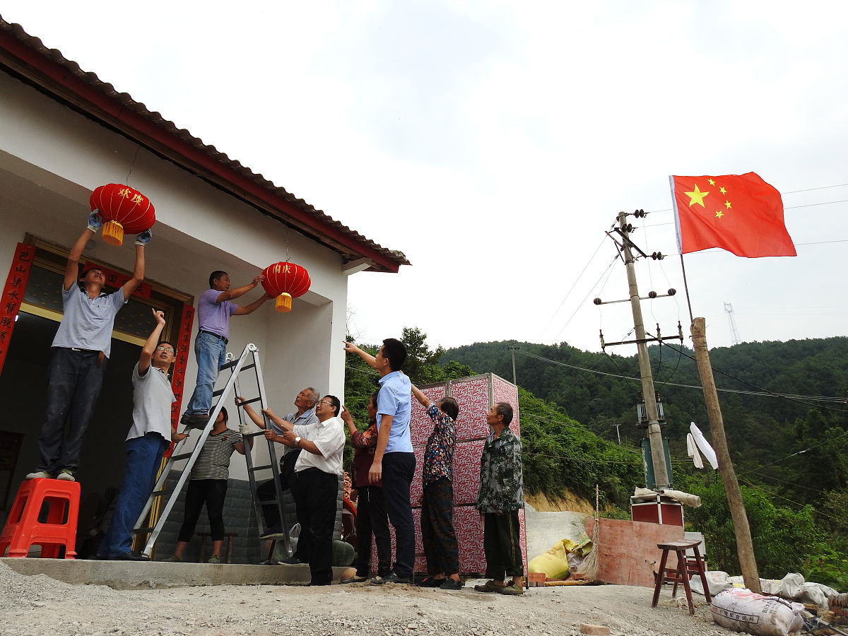 黄文秀在乐业县新化镇百坭村担任第一书记时在扶贫日记里绘制民情地图作为基层干部 谈谈如何绘制民情地图