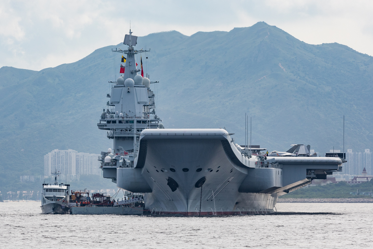 你作为一名今日头条作者请你以此句福建舰即将海试战斗力超过辽宁舰+山东舰战力直逼美国福特级为每两个大段前面都加上小标题开头不用取小标题。文案：中国福建舰即将进行海试其战斗力超过辽宁舰和山东舰战力直逼美国福特级航母。进入21世纪以来中国海军经历了巨大的变革拥有了一大批先进的武器装备如055型驱逐舰、052D型驱逐舰和075型两栖攻击舰等。而最令人瞩目的是中国现在也具备了自主建造航母的能力第三艘航母福建