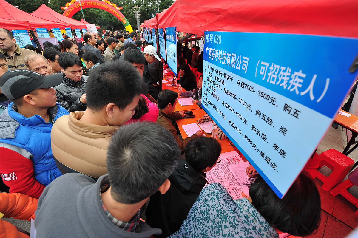 节庆活动项目的志愿者主要通过哪些途径获得？