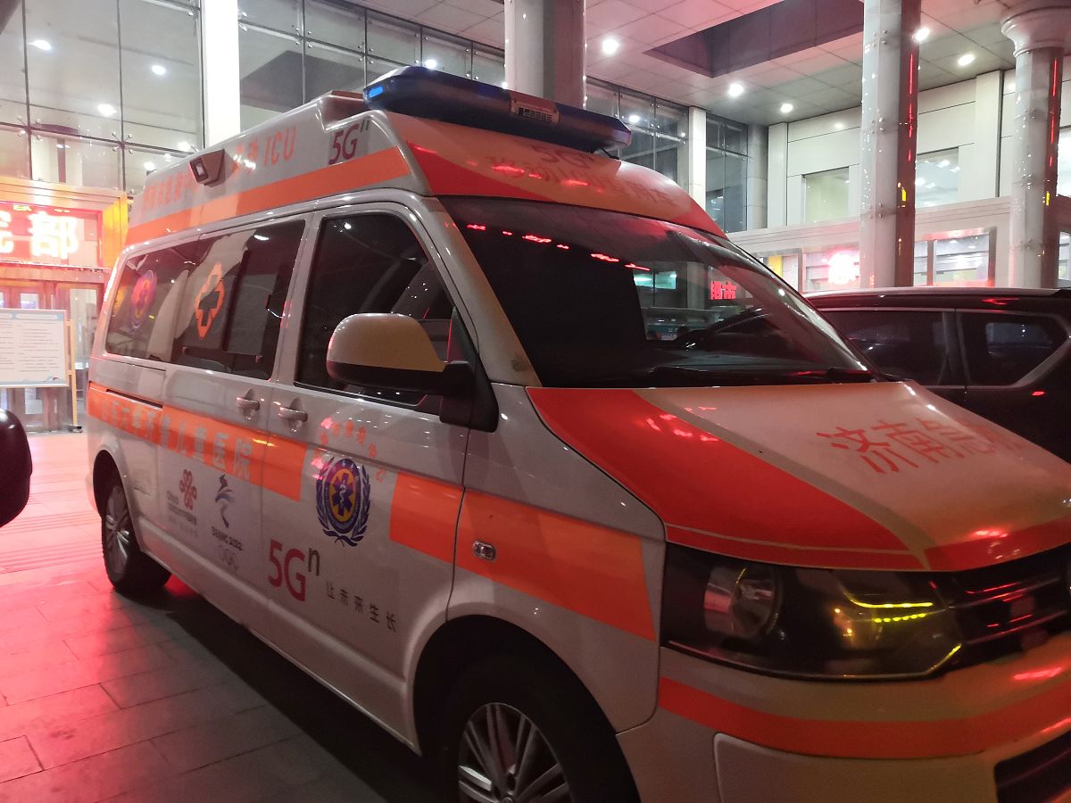 紧急情况该选择救护车还是自己开车送医？