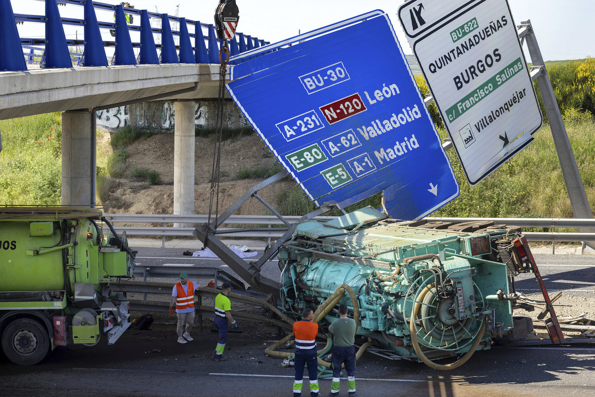 require luautilsrequire rLibClientrSemiTruck = rSemiTruck or rSemiTruckEvent = local function IsSemiTruckAnyvehicle	assertrLibargvehicle BaseVehicle	local vehicleName = vehiclegetScriptgetFullName	ret