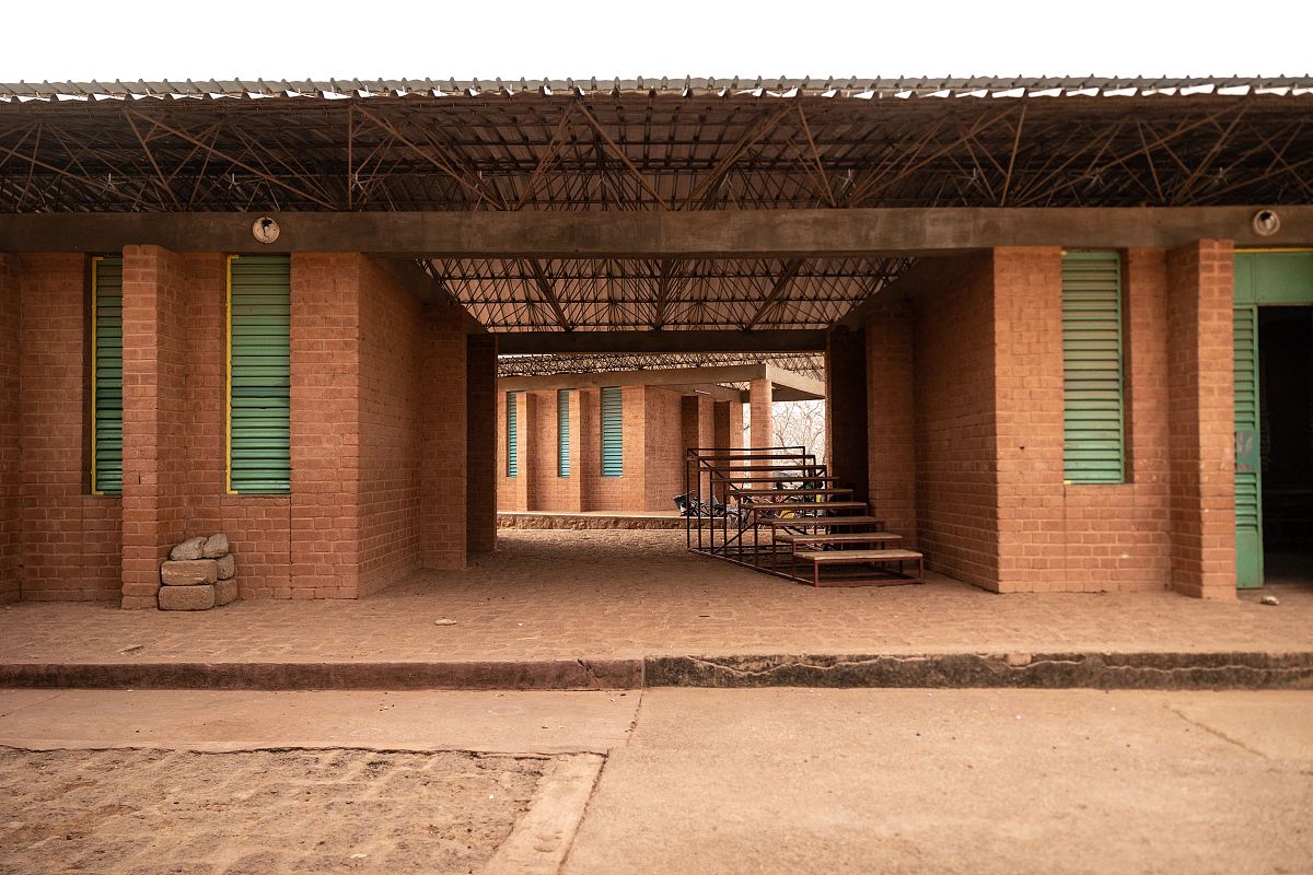 成都市建筑职业中专学校招生办联系电话、地址