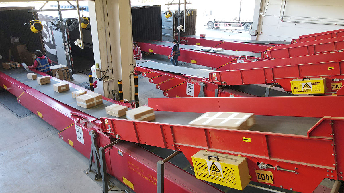 快递翻转装置设计