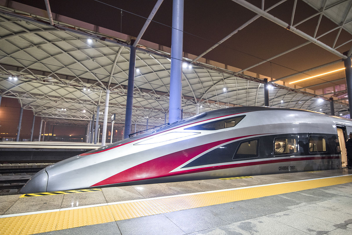 云南省罗平县初中生学高铁学校要读几年-好不好