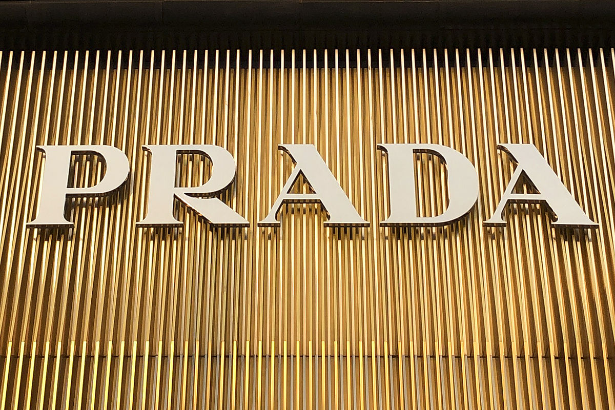 Prada 定价策略解析：品牌形象、品质、独特性和市场需求