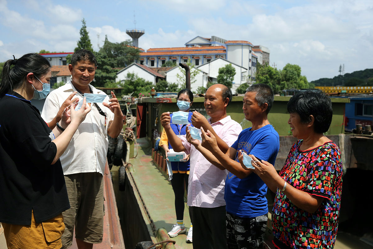以村干部的身份写一篇关于良庆区那马镇坛良村加强民族团结1000字左右的信息稿