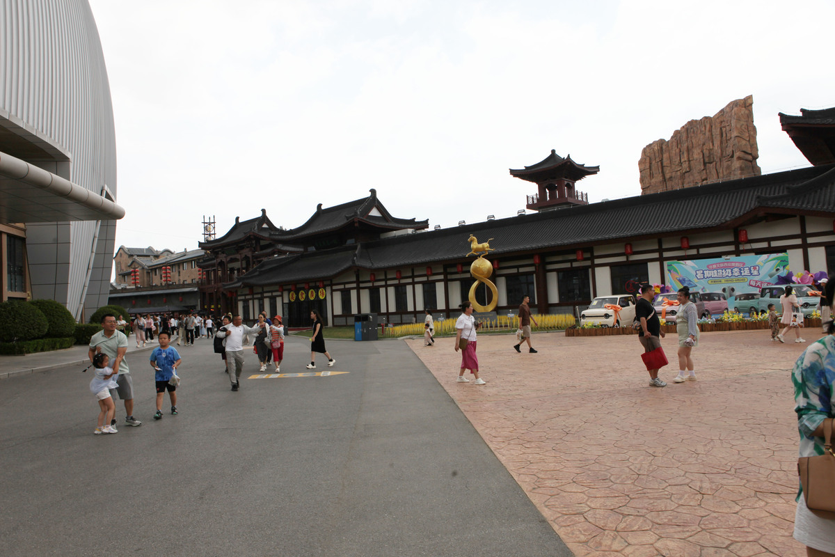 八月初，方特玩乐还是西安旅行？