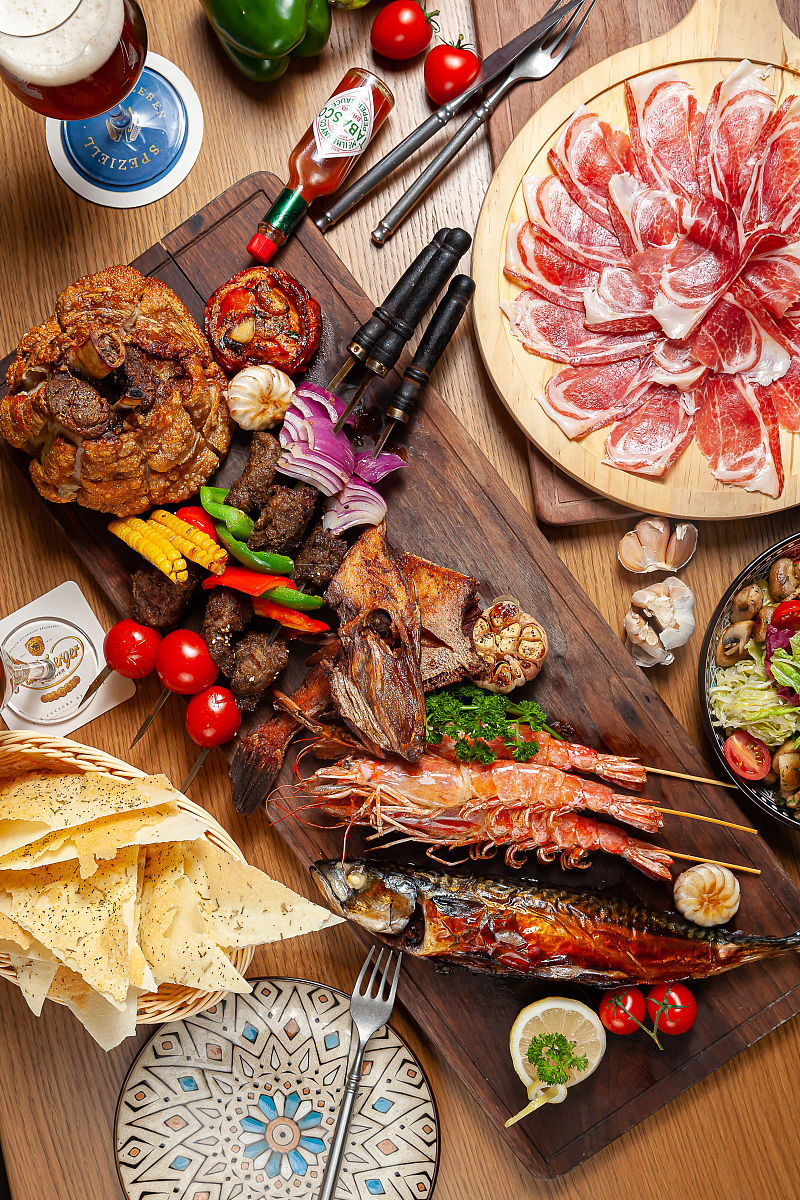 秋季派对餐盘：尽享美味，点燃秋日热情！