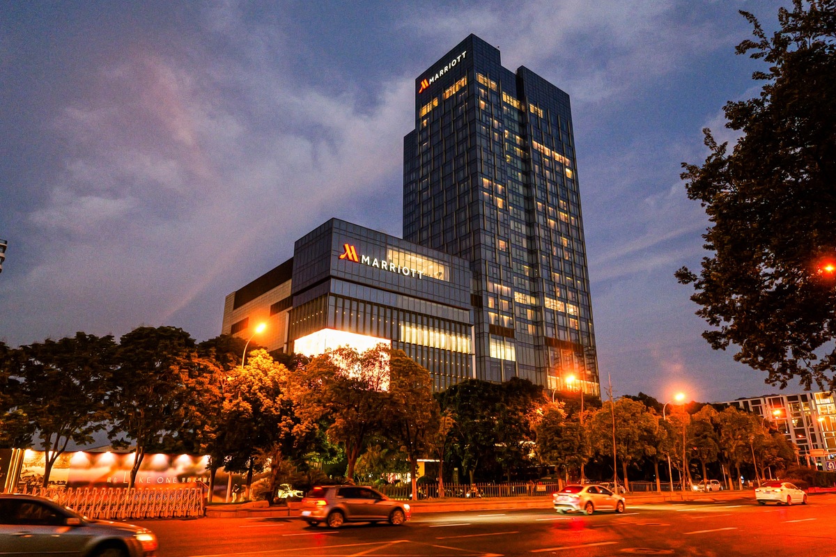 南京旅行酒店预订攻略：小明如何找到性价比之王