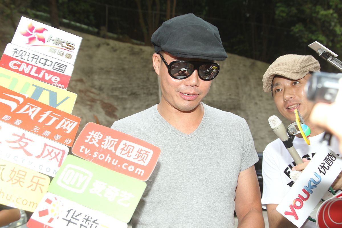 请帮忙用委婉需要表达以下观点：1我对你很满意上次去你家做客你热情招待。2感觉高攀你之前还打过招呼。3如果你不愿意请干脆说出医院