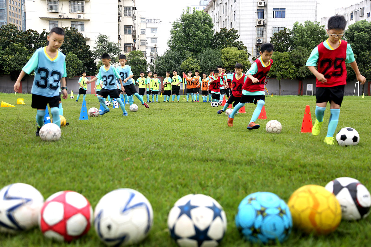 小学足球梯队建设方案：选拔、训练、比赛，培养足球人才