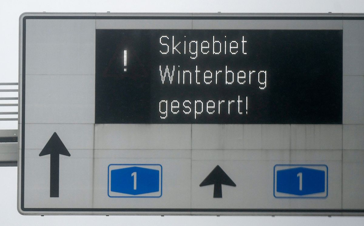 为什么这段程序一直输出-1呢import machineimport time# 定义 ADXL355 寄存器地址ADXL355_DEVID_AD = 0x00ADXL355_DEVID_MST = 0x01ADXL355_PARTID = 0x02ADXL355_REVID = 0x03ADXL355_STATUS = 0x04ADXL355_FIFO_ENTRIES_L = 0x05ADXL3