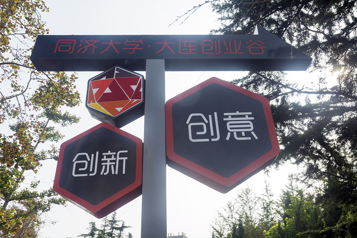 你现在是一个导航网站的编辑人员请为我写一篇大连工业大学教务处的相关介绍。 你现在是一个导航网站的编辑人员请为我写一篇大连工业大学教务处的相关介绍。