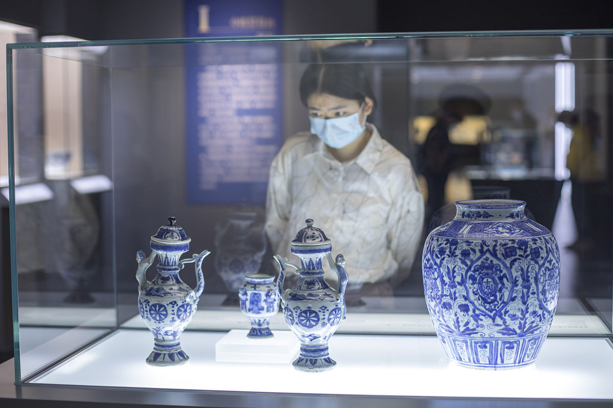 2021年11月3日,上海博物馆"东西汇融——中欧陶瓷与文化交流特展"开展