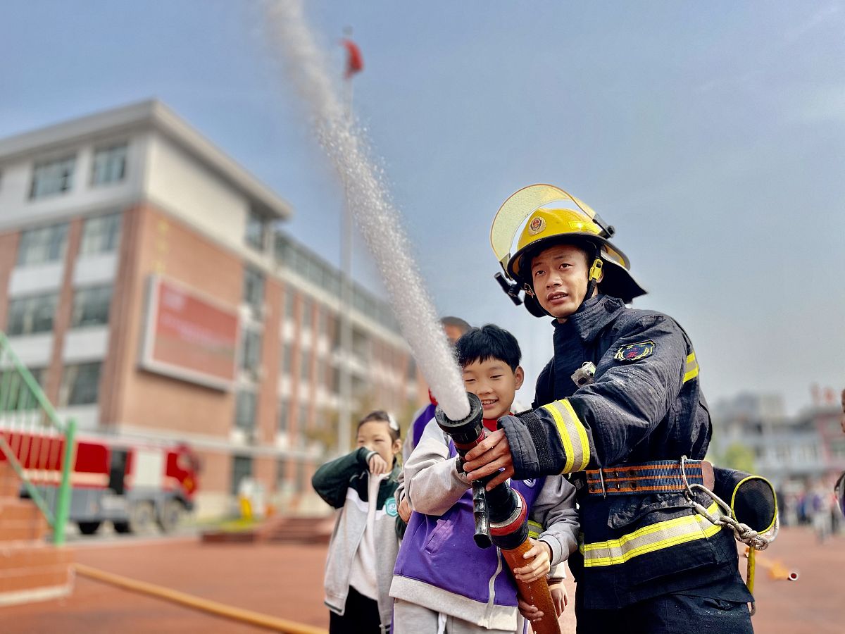 想当消防员可以去哪个学校学习？