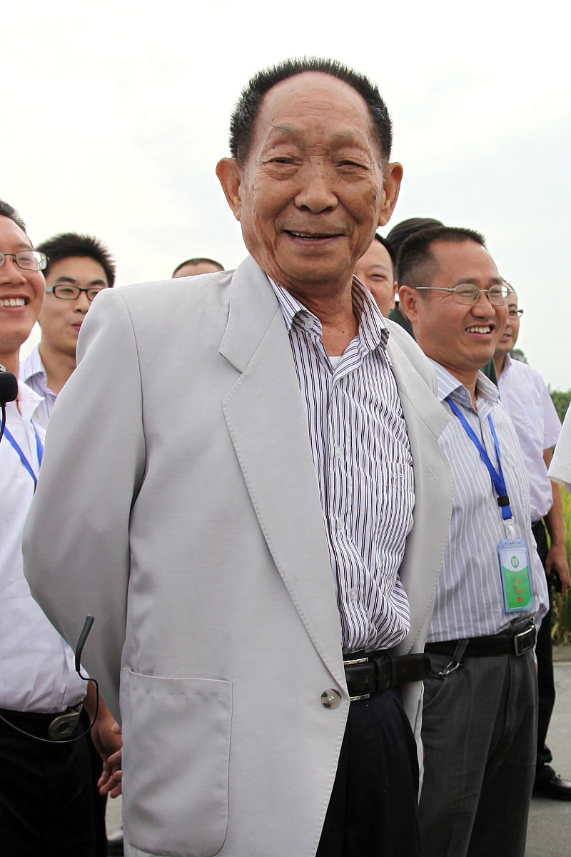 给我写个三农温铁军的个人介绍字数500字