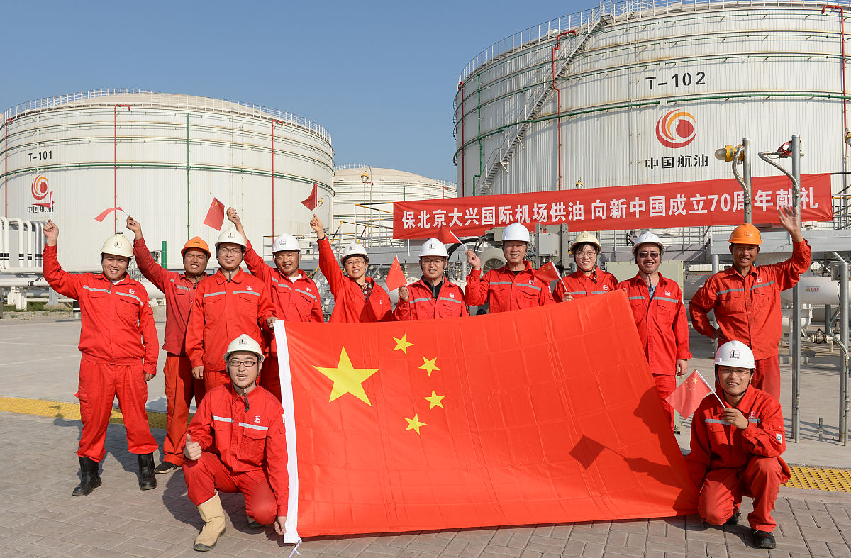 2019年9月27日,中国石化石油工程建设公司胜利油建员工在天津南疆港中