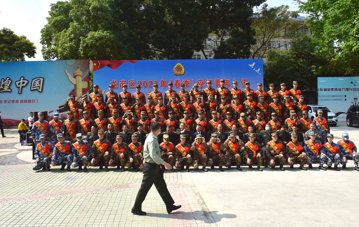 林远赠予怀安项圈，象征忠诚与守护