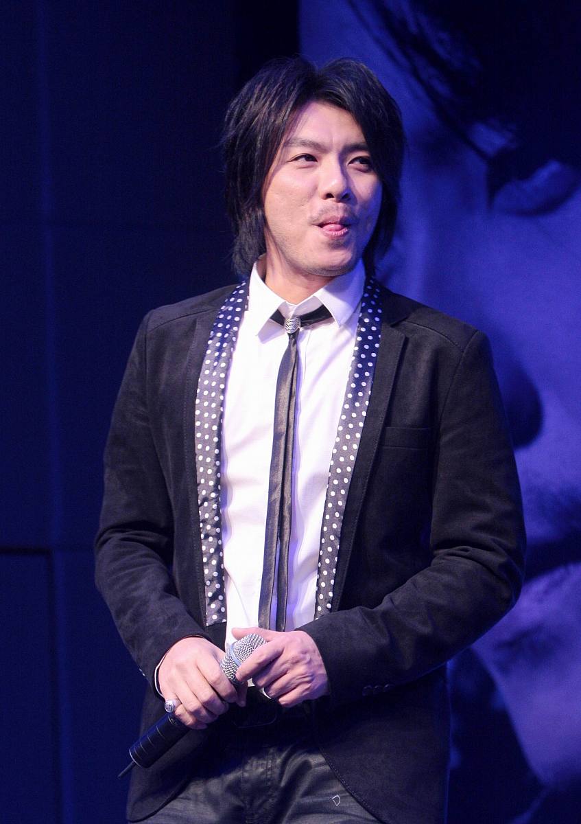 2010年5月6日,北京,蛰伏三年的阿杜带来了他的全新专辑《重新来过》.